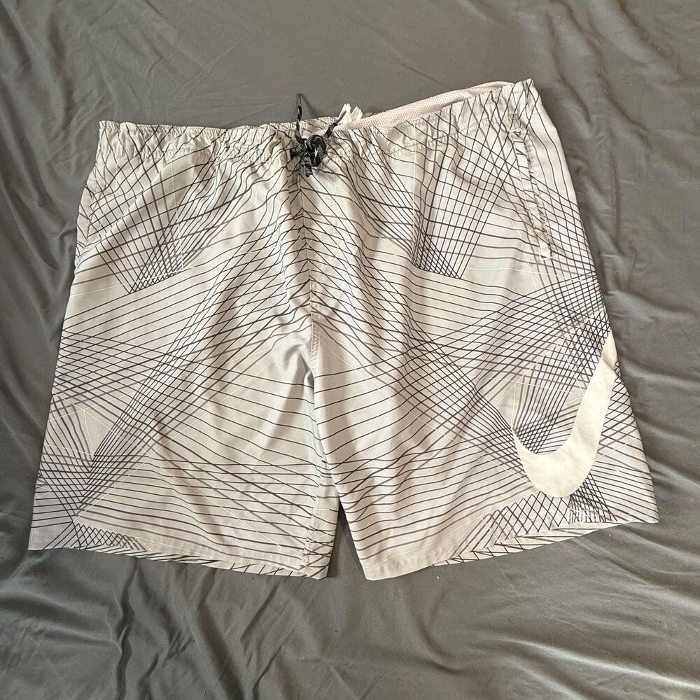 Nike Shorts Mens L White Geometric Print Drawstring Microfiber Pockets Casual
